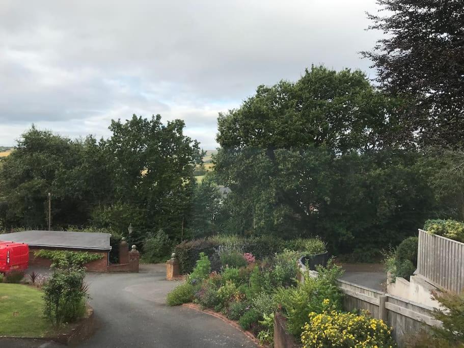 1 Bedroom Self Contained Separate Annexe In Exeter Ide エクステリア 写真
